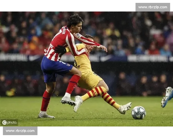 球场演技名场面：争执 “起飞” 看呆对手